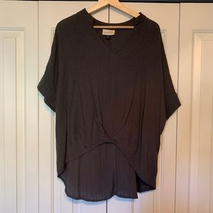 Target Universal Thread Hi-Lo Grey Shirt Large